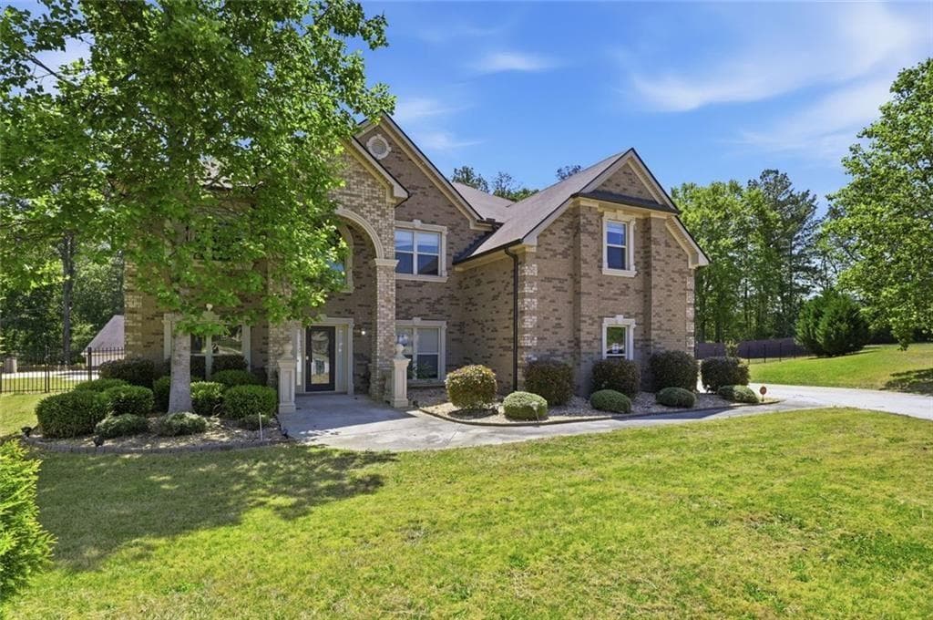 5 bedroom, 6 bathroom, 4,128 sq ft single family residence under contract at 1309 SW Marseille Court, Conyers, GA 30094 — photo 2