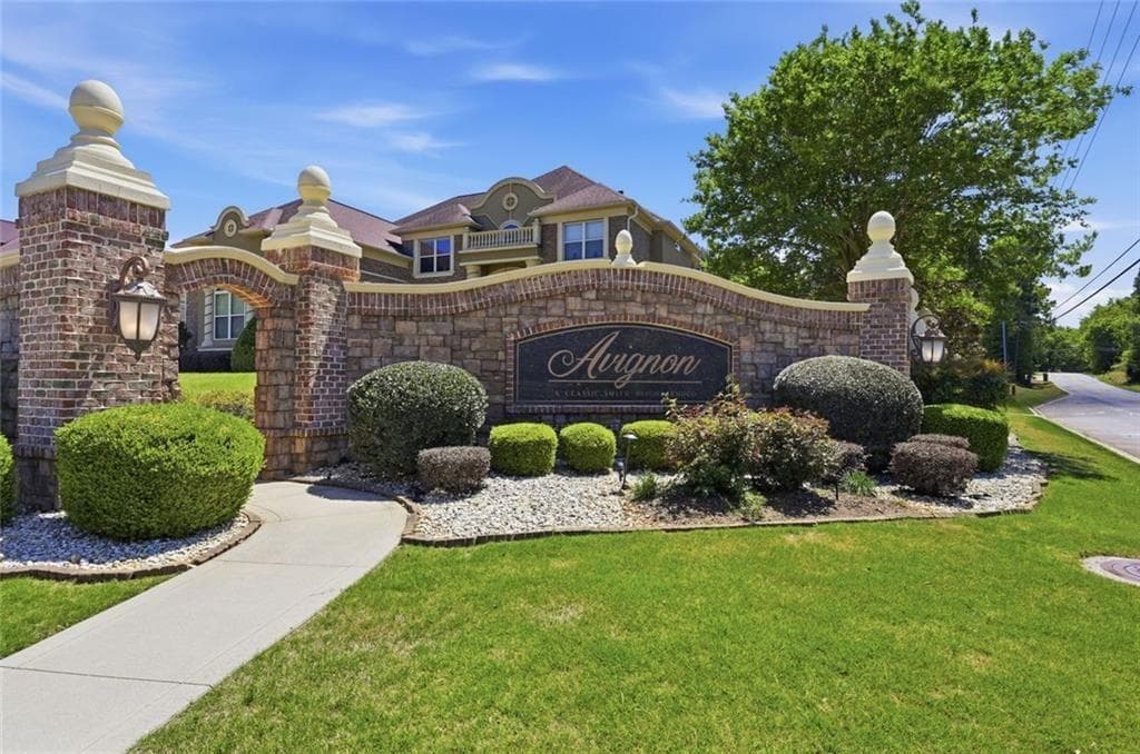 5 bedroom, 6 bathroom, 4,128 sq ft single family residence under contract at 1309 SW Marseille Court, Conyers, GA 30094 — photo 4