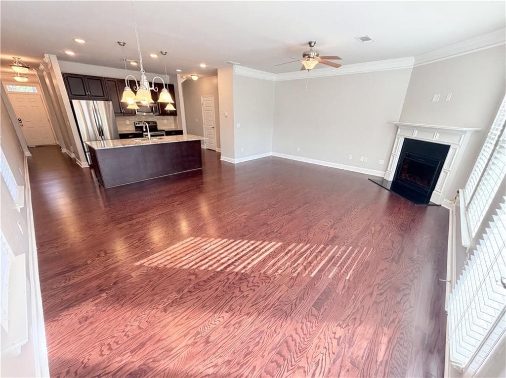 3 bedroom, 3 bathroom, 1,994 sq ft townhouse under contract at 10555 Naramore Lane, Alpharetta, GA 30022 — photo 3