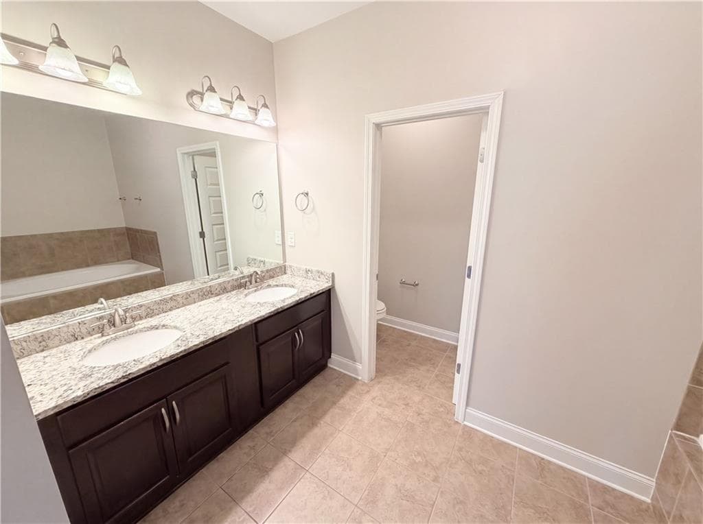 3 bedroom, 3 bathroom, 1,994 sq ft townhouse under contract at 10555 Naramore Lane, Alpharetta, GA 30022 — photo 6