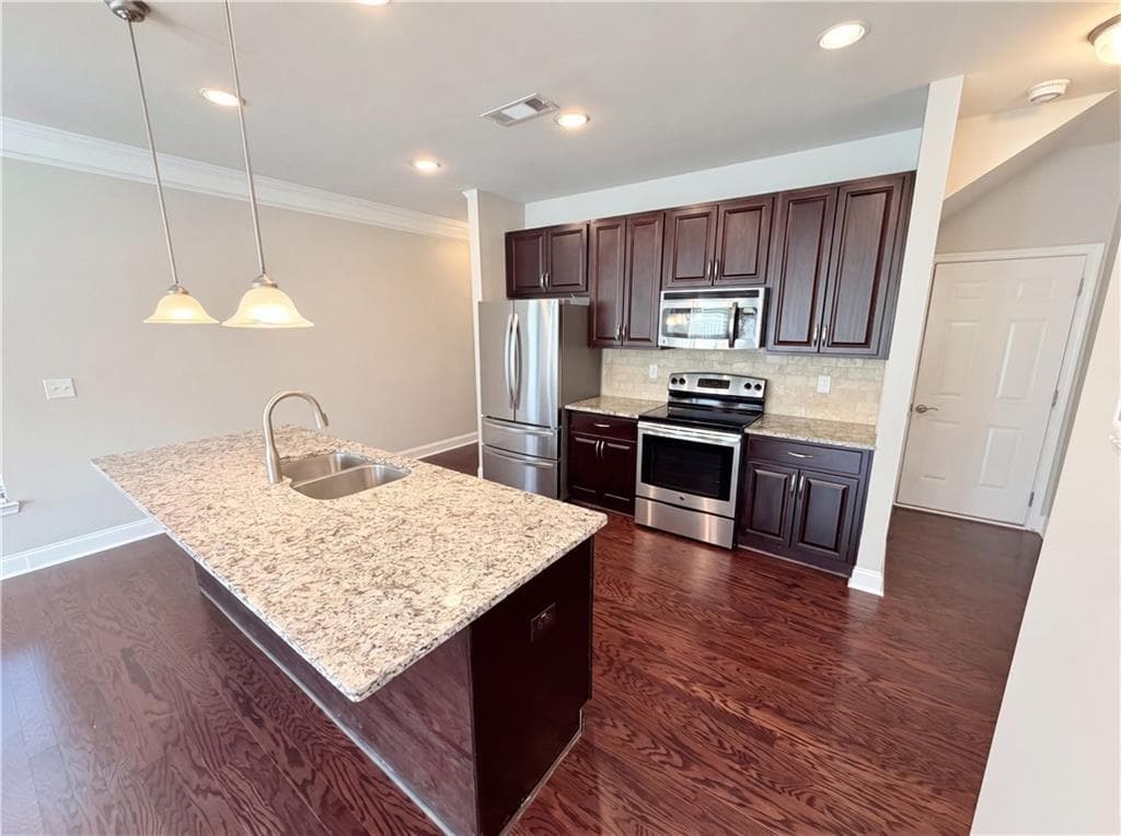 3 bedroom, 3 bathroom, 1,994 sq ft townhouse under contract at 10555 Naramore Lane, Alpharetta, GA 30022 — photo 7