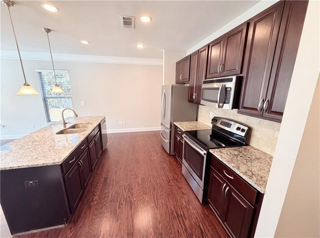3 bedroom, 3 bathroom, 1,994 sq ft townhouse under contract at 10555 Naramore Lane, Alpharetta, GA 30022 — photo 8