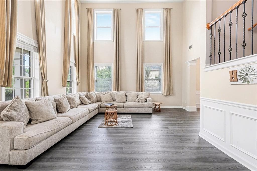 7 bedroom, 4 bathroom, 4,275 sq ft single family residence under contract at 3745 PARK HILL Circle, Loganville, GA 30052 — photo 2