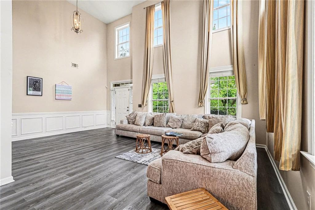 7 bedroom, 4 bathroom, 4,275 sq ft single family residence under contract at 3745 PARK HILL Circle, Loganville, GA 30052 — photo 5