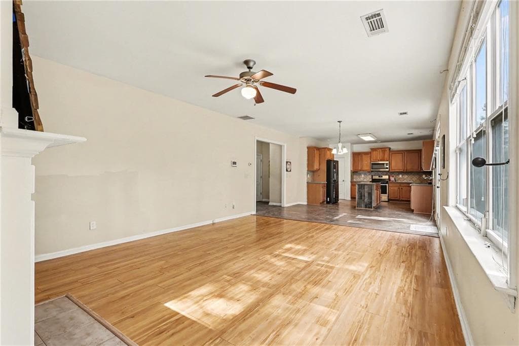 7 bedroom, 4 bathroom, 4,275 sq ft single family residence under contract at 3745 PARK HILL Circle, Loganville, GA 30052 — photo 10