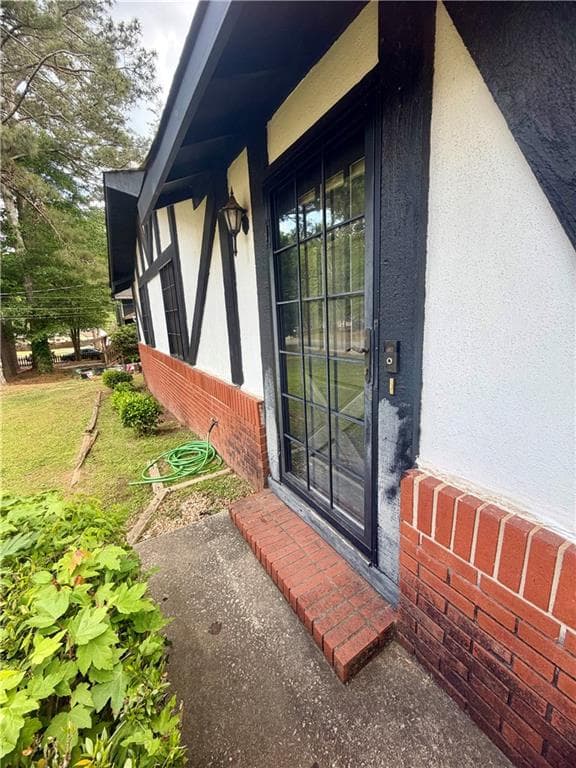 3 bedroom, 2 bathroom, 1,032 sq ft single family residence under contract at 8943 Gatewood Circle, Jonesboro, GA 30238 — photo 3