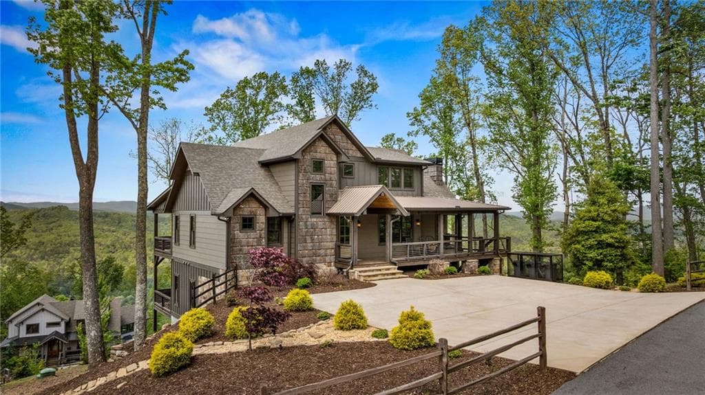 5 bedroom, 6 bathroom, 3,328 sq ft single family residence for sale at 802 Overlook Drive, Blue Ridge, GA 30513 — photo 2