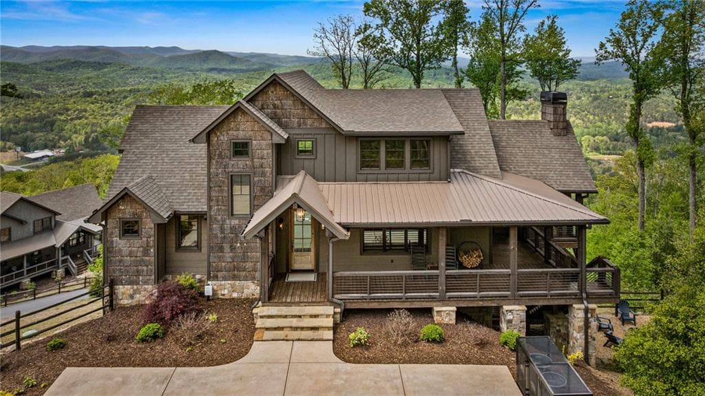 5 bedroom, 6 bathroom, 3,328 sq ft single family residence for sale at 802 Overlook Drive, Blue Ridge, GA 30513 — photo 3