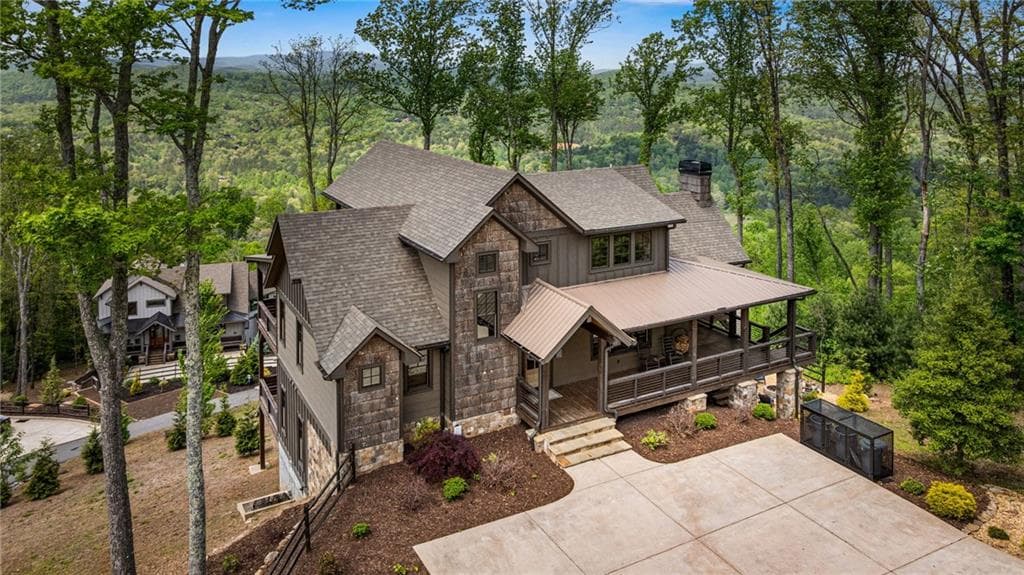 5 bedroom, 6 bathroom, 3,328 sq ft single family residence for sale at 802 Overlook Drive, Blue Ridge, GA 30513 — photo 5