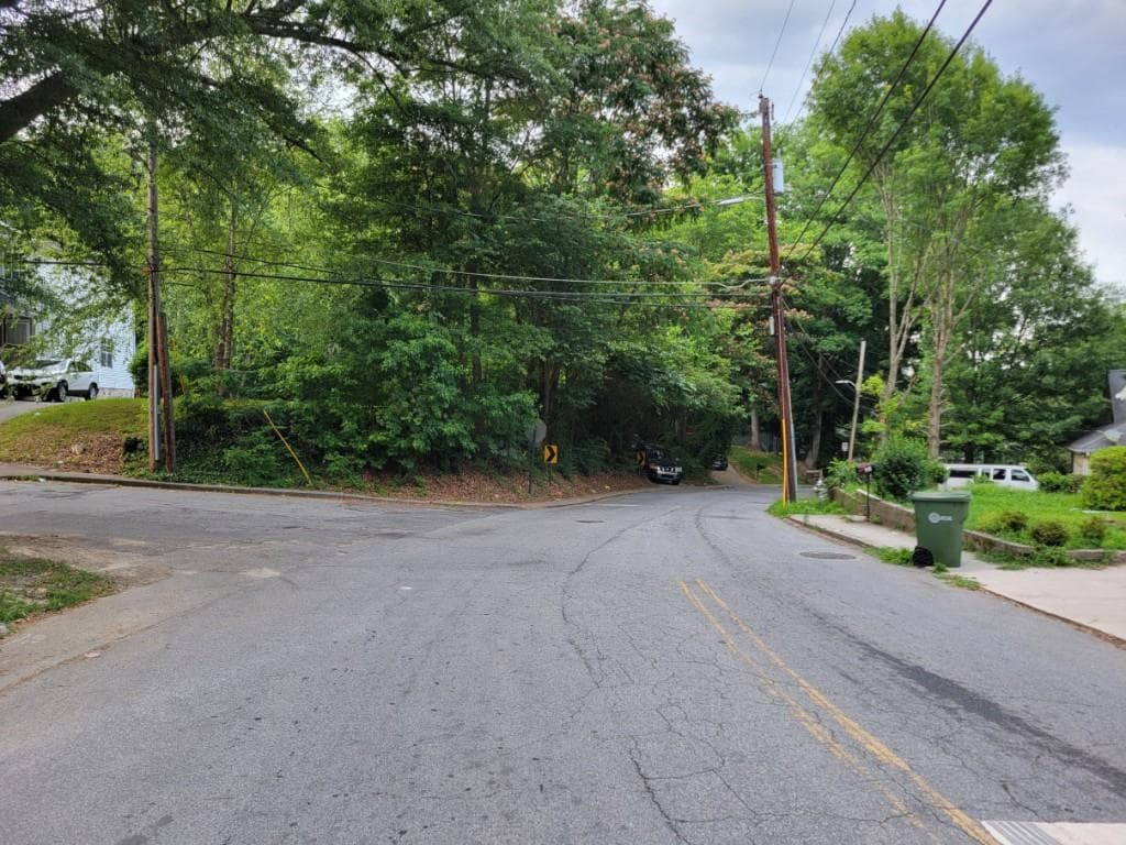 single family residence for sale at 44 Johnson Road, Atlanta, GA 30318 — photo 5