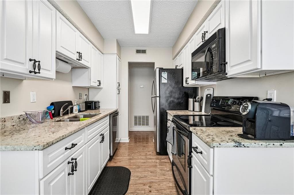 1 bedroom, 1 bathroom, 936 sq ft condominium for sale at 1212 Glenleaf Drive, Peachtree Corners, GA 30092 — photo 9