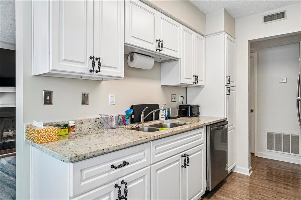 1 bedroom, 1 bathroom, 936 sq ft condominium for sale at 1212 Glenleaf Drive, Peachtree Corners, GA 30092 — photo 10
