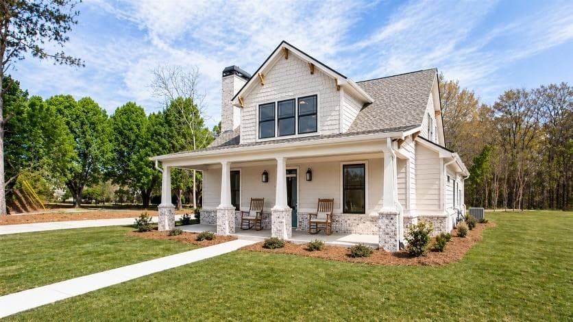 4 bedroom, 3 bathroom, 2,500 sq ft single family residence for sale at 2044 Bennett Road, Grayson, GA 30017 — photo 2
