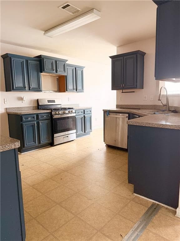 5 bedroom, 3 bathroom, 3,190 sq ft single family residence for sale at 620 Superior Way, Fairburn, GA 30213 — photo 3