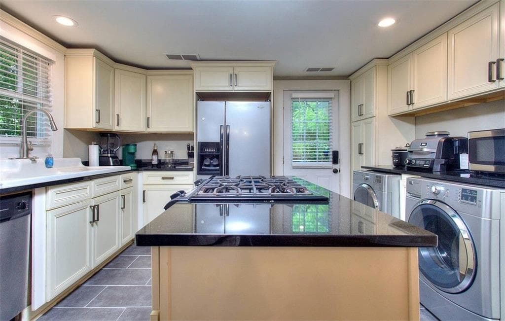 2 bedroom, 1 bathroom, 989 sq ft single family residence for rent at 1611 Tallulah Street, Atlanta, GA 30318 for $2,500 a month — photo 1 of 11