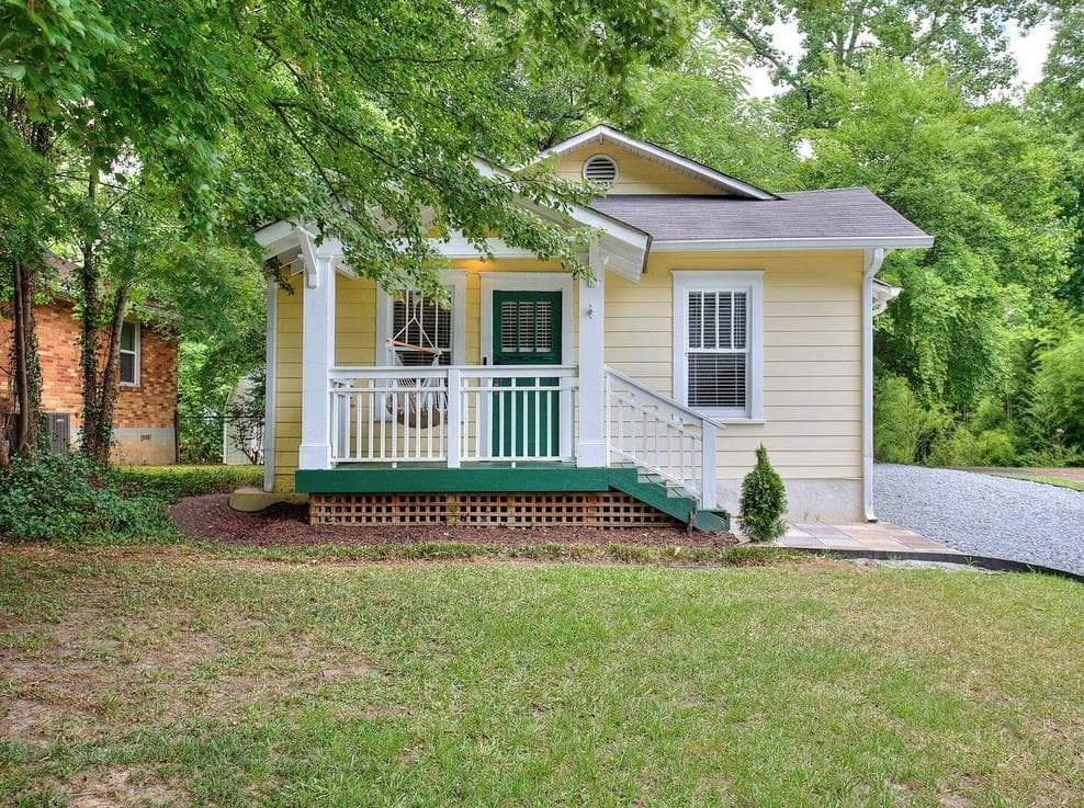 2 bedroom, 1 bathroom, 989 sq ft single family residence for rent at 1611 Tallulah Street, Atlanta, GA 30318 for $2,500 a month — photo 2