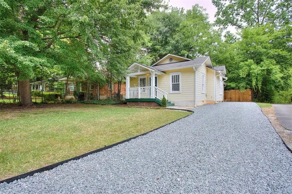 2 bedroom, 1 bathroom, 989 sq ft single family residence for rent at 1611 Tallulah Street, Atlanta, GA 30318 for $2,500 a month — photo 3