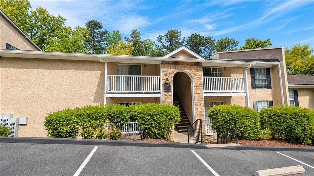 1 bedroom, 1 bathroom, 625 sq ft condominium sold at 3120 Seven Pines #202 Court, Atlanta, GA 30339