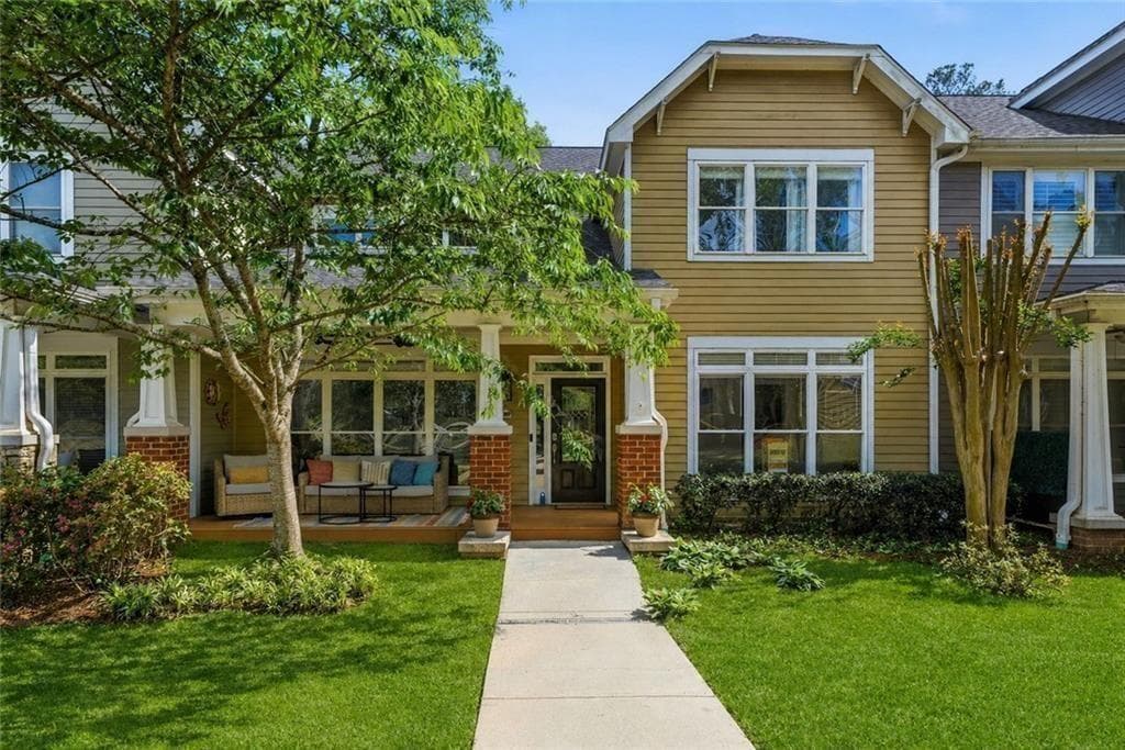 3 bedroom, 3 bathroom, 2,916 sq ft townhouse sold at 815 Freedom Lane, Roswell, GA 30075