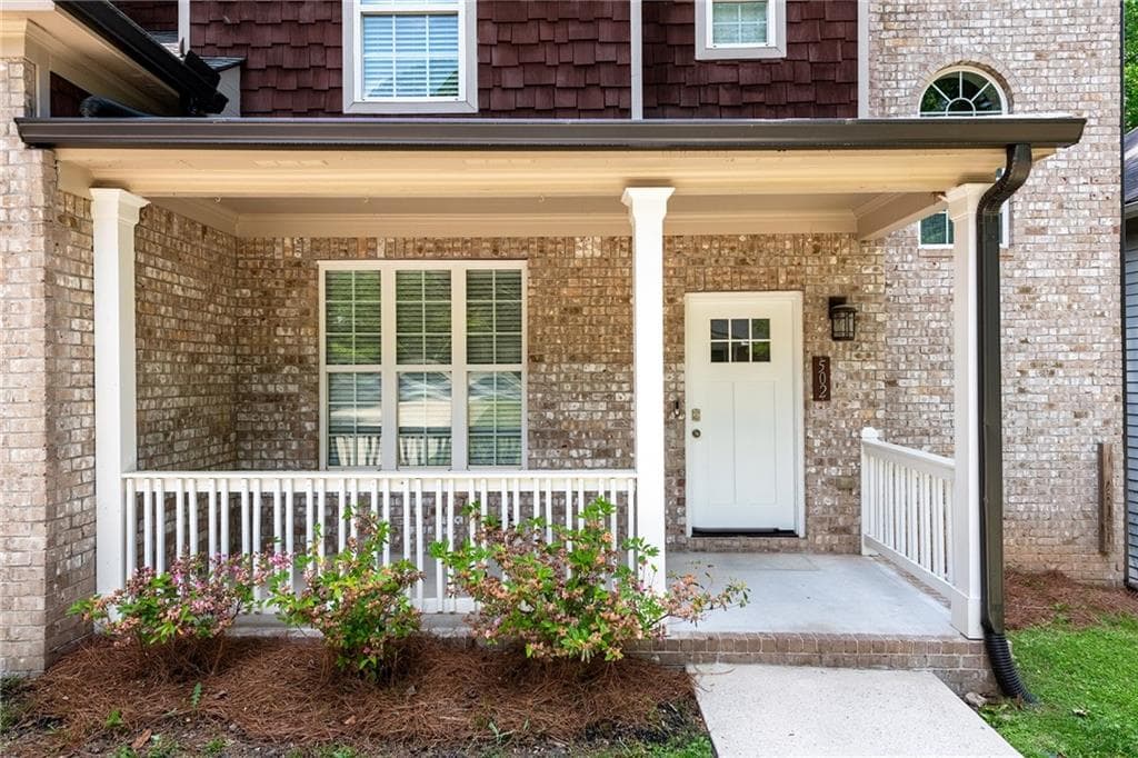 5 bedroom, 4 bathroom, 3,012 sq ft single family residence for sale at 502 Waterford Road, Atlanta, GA 30318 — photo 2