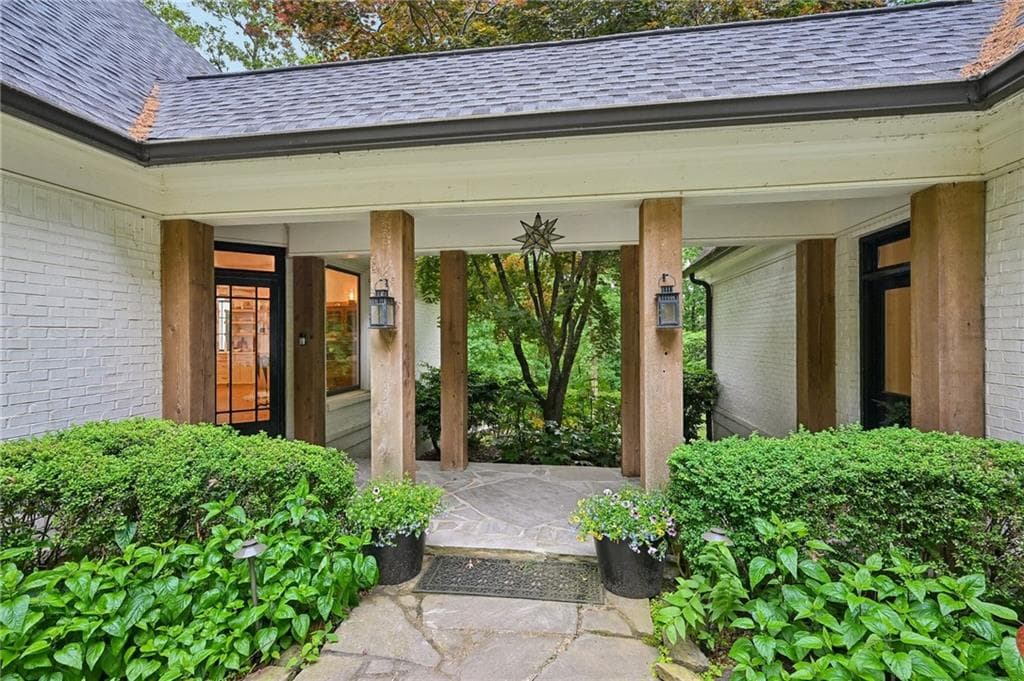 7 bedroom, 5 bathroom, 7,250 sq ft single family residence under contract at 305 Broadmeadow Cove, Roswell, GA 30075 — photo 5