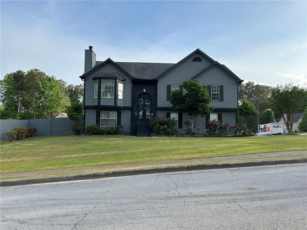 5 bedroom, 3 bathroom, 2,349 sq ft single family residence under contract at 4197 Wyndham Ridge Court, Buford, GA 30519 — photo 2