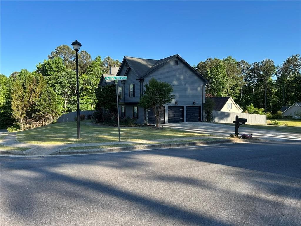 5 bedroom, 3 bathroom, 2,349 sq ft single family residence under contract at 4197 Wyndham Ridge Court, Buford, GA 30519 — photo 3
