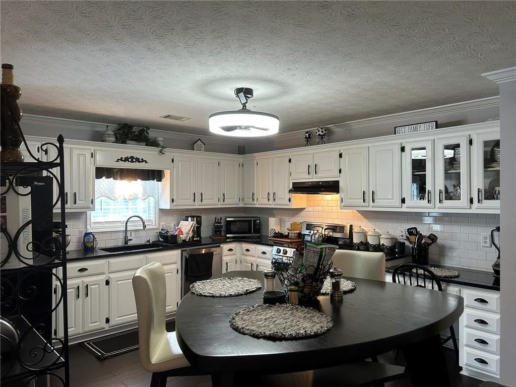 5 bedroom, 3 bathroom, 2,349 sq ft single family residence under contract at 4197 Wyndham Ridge Court, Buford, GA 30519 — photo 10