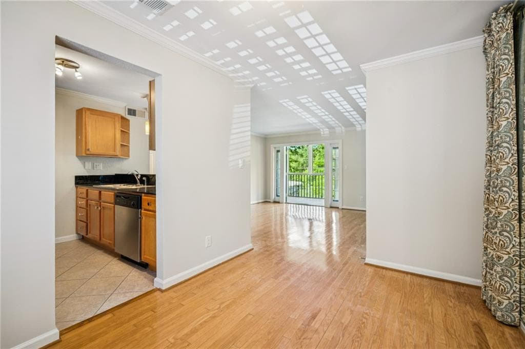 1 bedroom, 1 bathroom, 720 sq ft condominium for sale at 1445 Monroe Drive E-9, Atlanta, GA 30324 — photo 4