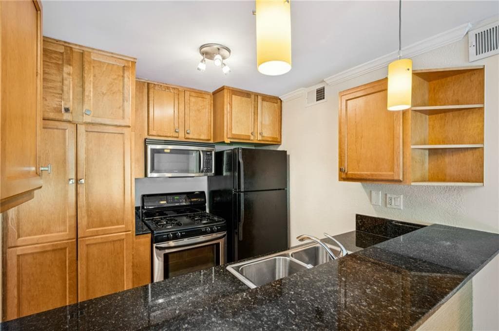 1 bedroom, 1 bathroom, 720 sq ft condominium for sale at 1445 Monroe Drive E-9, Atlanta, GA 30324 — photo 3