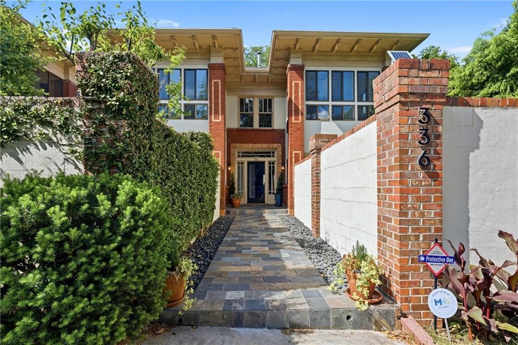 2 bedroom, 2 bathroom, 1,090 sq ft condominium sold at 336 5th Street 4, Atlanta, GA 30308