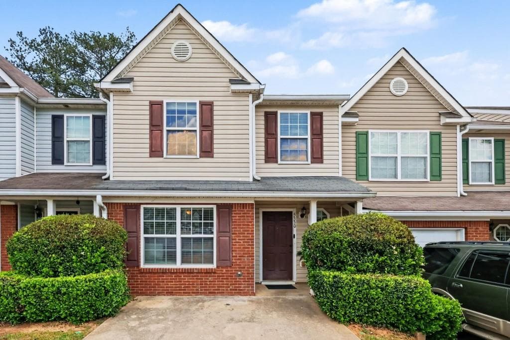 4 bedroom, 3 bathroom, 1,836 sq ft townhouse sold at 5330 Creekview Lane, Morrow, GA 30260