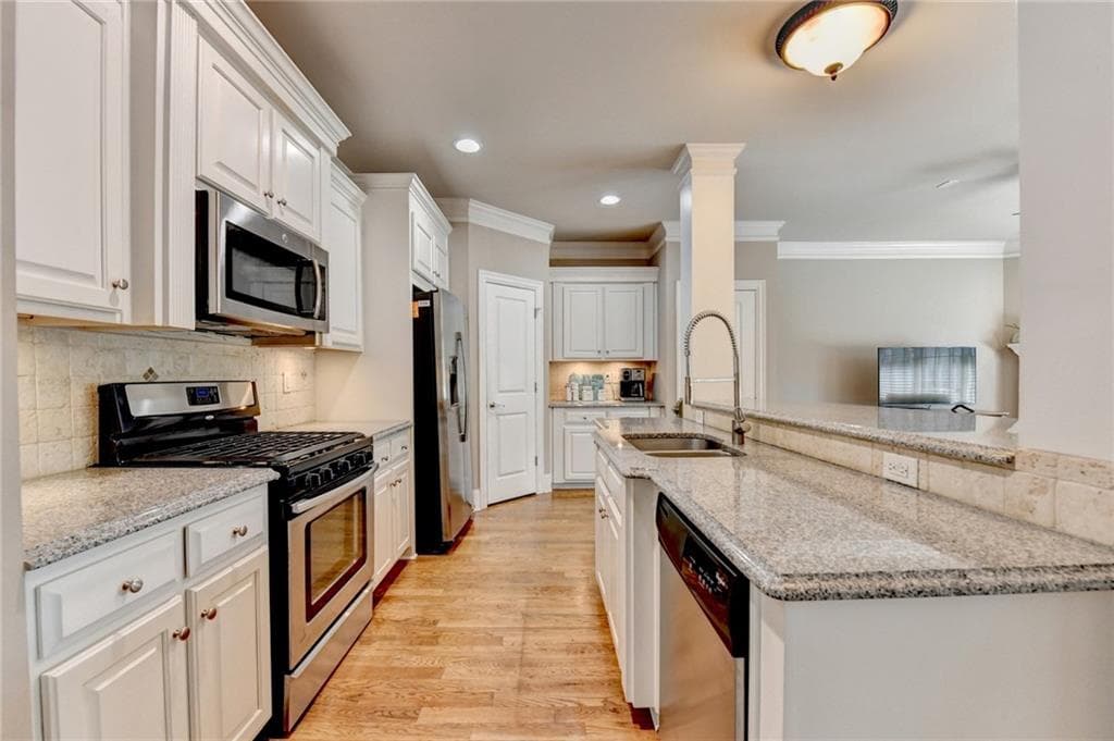 4 bedroom, 4 bathroom, 3,234 sq ft townhouse for sale at 5915 Vista Brook Drive, Suwanee, GA 30024 — photo 5