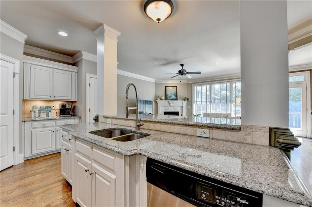 4 bedroom, 4 bathroom, 3,234 sq ft townhouse for sale at 5915 Vista Brook Drive, Suwanee, GA 30024 — photo 7