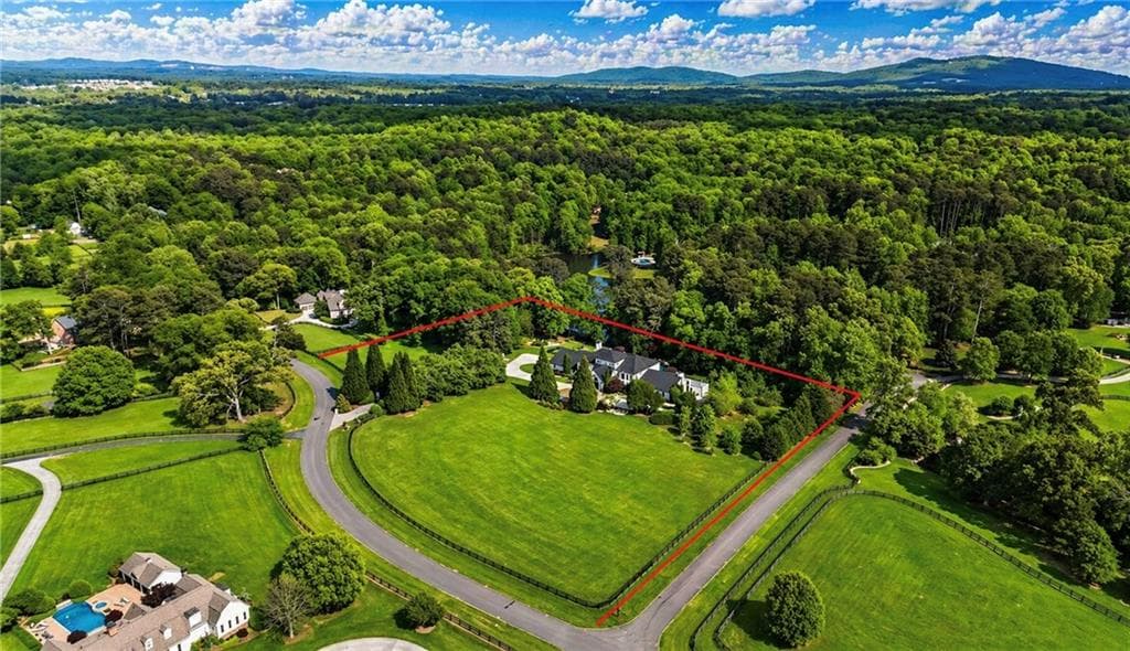 6 bedroom, 7 bathroom, 11,076 sq ft single family residence for sale at 4750 Ascot Drive, Cumming, GA 30028 — photo 4
