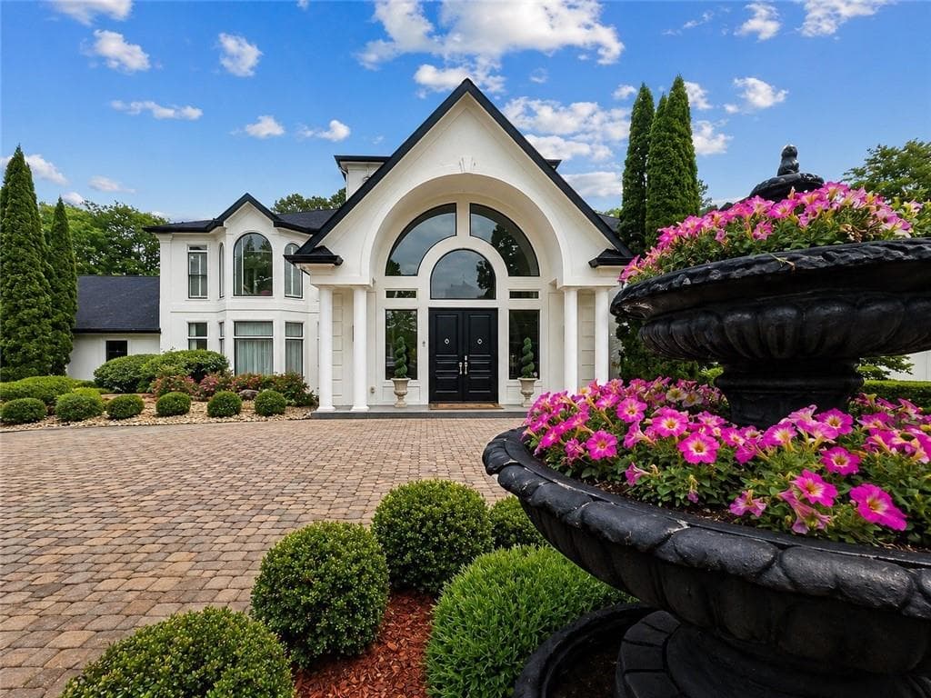6 bedroom, 7 bathroom, 11,076 sq ft single family residence for sale at 4750 Ascot Drive, Cumming, GA 30028 — photo 3