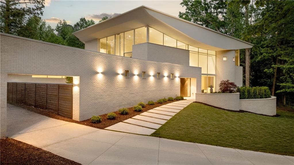 5 bedroom, 7 bathroom, 6,149 sq ft single family residence for sale at 3619 Ivy Road, Atlanta, GA 30342 — photo 3