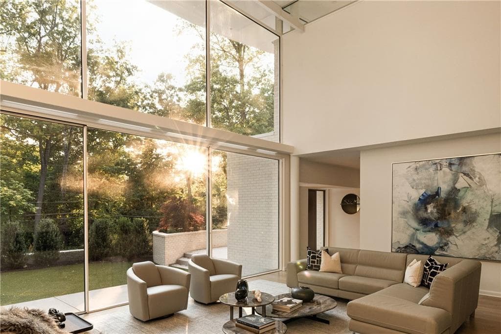 5 bedroom, 7 bathroom, 6,149 sq ft single family residence for sale at 3619 Ivy Road, Atlanta, GA 30342 — photo 4