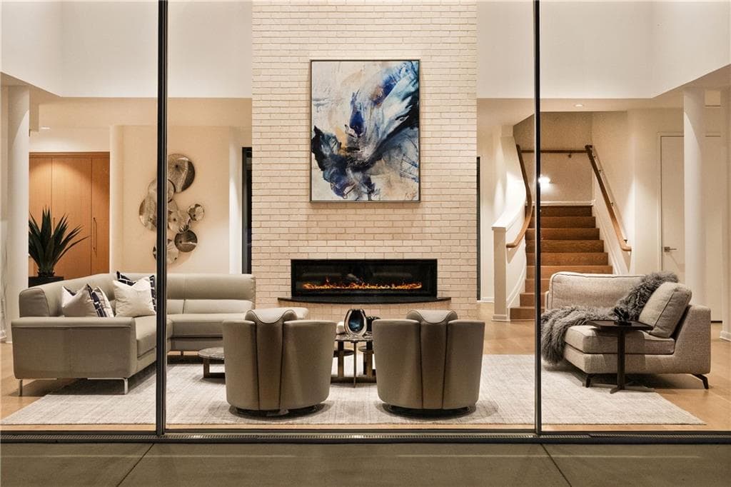 5 bedroom, 7 bathroom, 6,149 sq ft single family residence for sale at 3619 Ivy Road, Atlanta, GA 30342 — photo 5