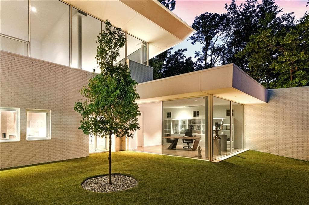 5 bedroom, 7 bathroom, 6,149 sq ft single family residence for sale at 3619 Ivy Road, Atlanta, GA 30342 — photo 7