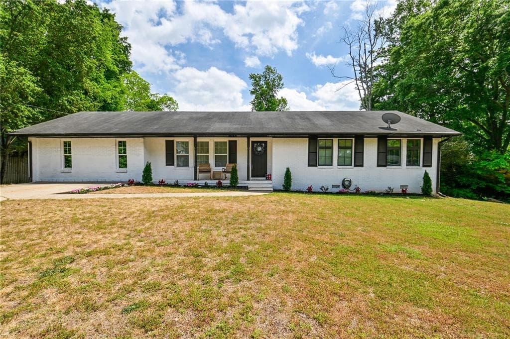 4 bedroom, 3 bathroom, 1,841 sq ft single family residence for sale at 150 Sims Street, Winder, GA 30680 — photo 8