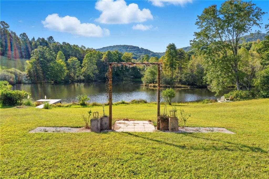 4 bedroom, 6 bathroom, 4,909 sq ft single family residence under contract at 199 Tabitha Drive, Jasper, GA 30143 — photo 9