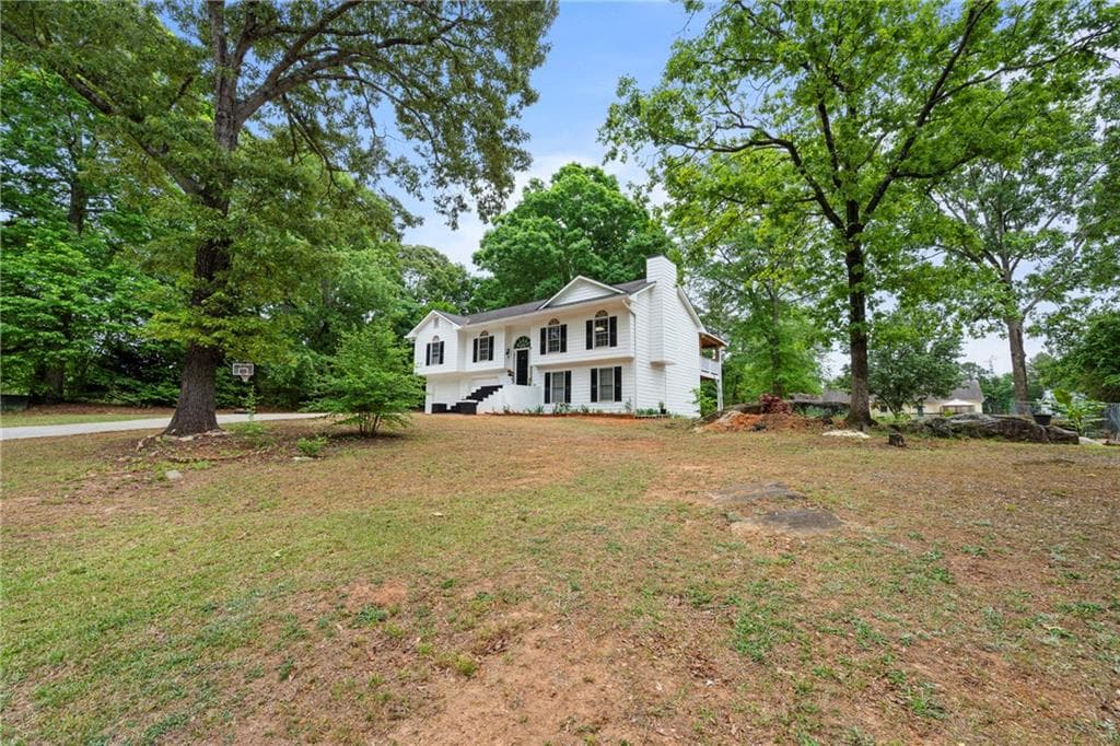 5 bedroom, 3 bathroom, 1,949 sq ft single family residence for sale at 143 Stoneview Drive, Hoschton, GA 30548 — photo 2