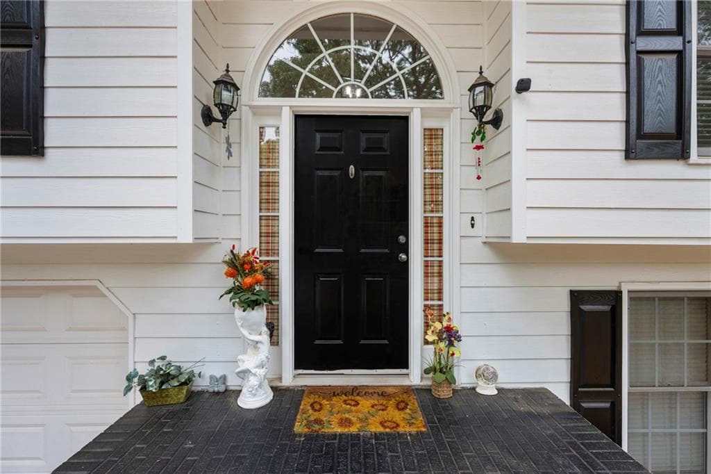 5 bedroom, 3 bathroom, 1,949 sq ft single family residence for sale at 143 Stoneview Drive, Hoschton, GA 30548 — photo 3