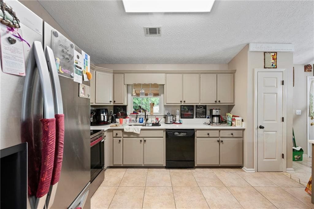5 bedroom, 3 bathroom, 1,949 sq ft single family residence for sale at 143 Stoneview Drive, Hoschton, GA 30548 — photo 8