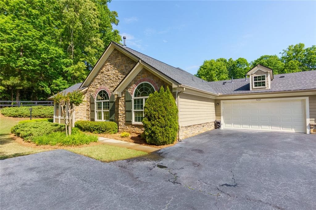 2 bedroom, 2 bathroom, 1,712 sq ft condominium sold at 5264 Stone Village Circle, Kennesaw, GA 30152