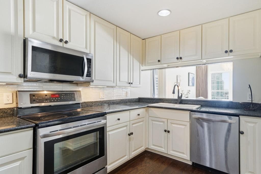 2 bedroom, 3 bathroom, 1,345 sq ft condominium for sale at 195 14th Street 1602, Atlanta, GA 30309 — photo 6