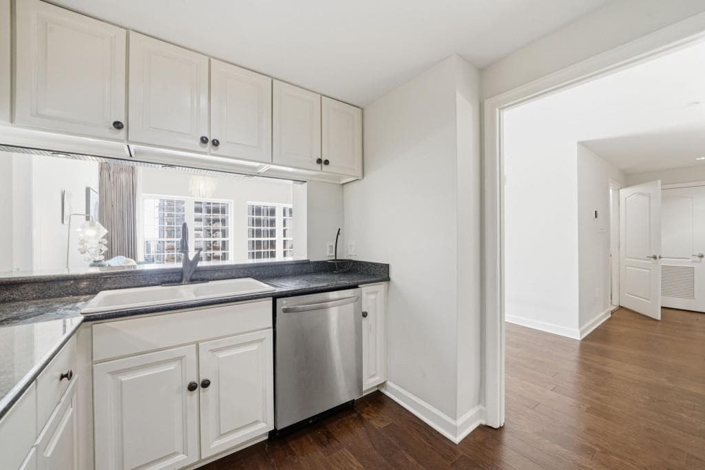 2 bedroom, 3 bathroom, 1,345 sq ft condominium for sale at 195 14th Street 1602, Atlanta, GA 30309 — photo 8