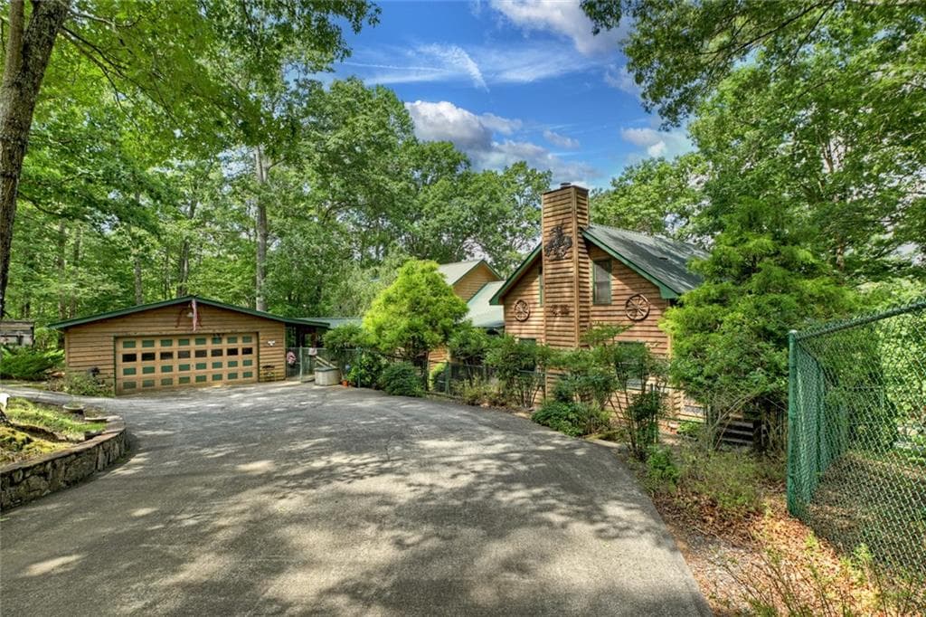 3 bedroom, 3 bathroom, 2,980 sq ft single family residence for sale at 88 Wagon Tracks Ridge, Mineral Bluff, GA 30559