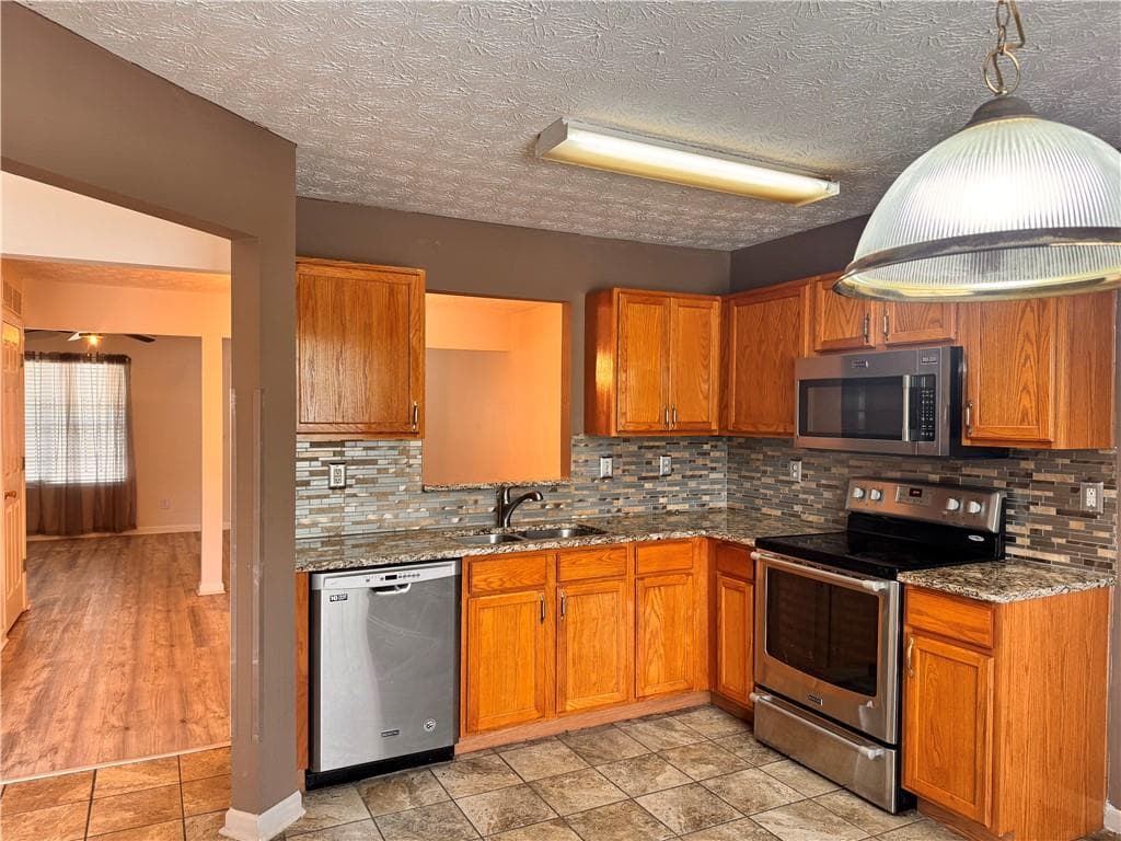 3 bedroom, 3 bathroom, 1,560 sq ft townhouse for sale at 3816 Waldrop Lane, Decatur, GA 30034 — photo 7